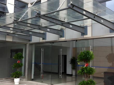 寫(xiě)字樓門(mén)口玻璃雨棚