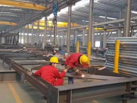 1715049633156517.jpg 鋼結(jié)構(gòu)生產(chǎn)車間1_副本.jpg